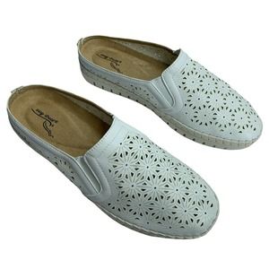 Women's EASY STREET Size 7.5 White Cut Out Mule Sporty Comfy Slip- On Flats WOW